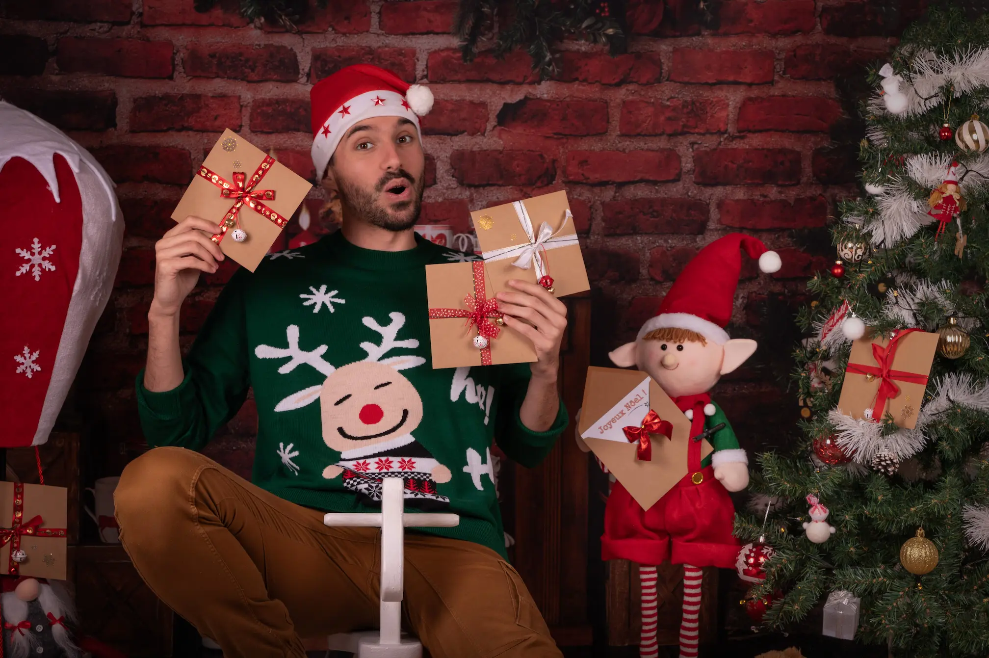 Illustration des cartes cadeaux de Noël dans un décor